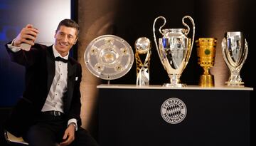 Robert Lewandowski, futbolista del Bayern de Munich, premio The Best FIFA 2020 al mejor jugador.