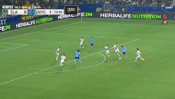 Villa calca su gol de la final de Champions 2011...¡con la zurda!