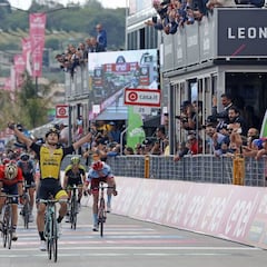 Battaglin golpea antes del Etna, Froome sufre y Supermán cede