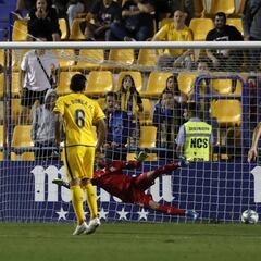 El Alcorcón mide su destino desde los 11 metros