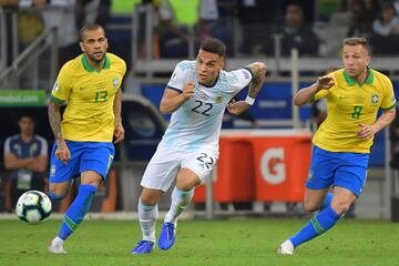 Lautaro, Dani Alves y Arthur.