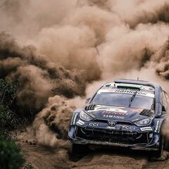 Elfyn Evans toca el cielo desde el barro