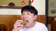 “La huea...”: un japonés se hace viral en TikTok tras su primera Navidad en Chile