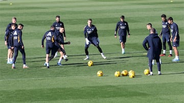 25/11/23 ENTRENAMIENTO REAL MADRID
Los canteranos que subió Ancelotti se ejercitan en un rondo durante la sesión de entrenamiento efectuada en Valdebebas.