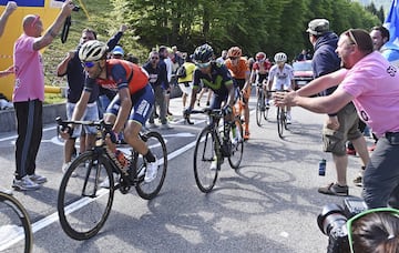 Nairo Quintana y Vincenzo Nibali  durante la decimonovena etapa de 191 kilómetros, entre San Candido y Piancavallo del Giro de Italia