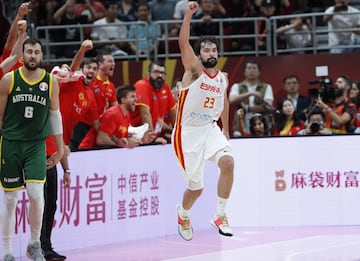 Llull celebrating a three-pointer.