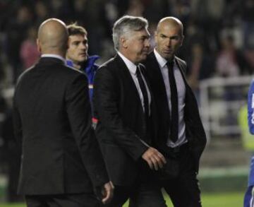 Ancelotti con Zidane tras finalizar el encuentro.