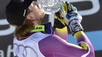 Kjetil Jansrud besa el globo de cristal.