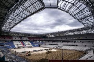 Construcción del Stade de Lyon (Lyon). Capacidad UEFA: 59.000.