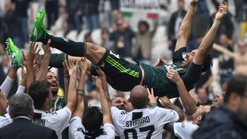 (FILES) Juventus' goalkeeper from Italy Gianluigi Buffon is lift in the air by teammates during the victory ceremony following the Italian Serie A last football match of the season Juventus versus Verona, on May 19, 2018 at the Allianz Stadium in Turin. Legendary Italian goalkeeper Buffon announced retirement on social media on August 2, 2023. (Photo by Marco BERTORELLO / AFP)