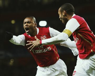 El Madrid pagó 20 millones de euros al Sevilla para fichar al brasileño. Tras una temporada en el club blanco se marchó cedido a Londres.  