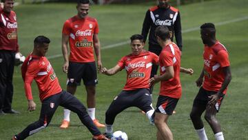 Peru's Raul Ruidiaz, center, fights for the ball with his teammates during a practice session of the national team in Lima, Peru, Sunday, Oct. 1, 2017. Peru will face Argentina in a World Cup qualifying soccer game in Buenos Aires on Oct. 5, 2017. (A