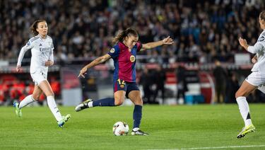 El balón muerto le cae a Patri en la frontal, y un disparo seco a la cepa del poste hace el segundo.