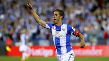 Alexander Szymanowski celebra un gol al Betis.