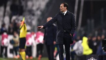 Juventus' Italian coach Massimiliano Allegri reacts during the UEFA Champions League quarter-final first leg football match between Juventus and Real Madrid at the Allianz Stadium in Turin on April 3, 2018. / AFP PHOTO / Marco BERTORELLO