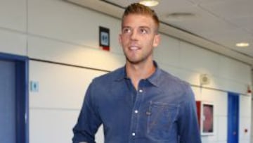 En el Aire. Alderweireld quiere seguir jugando en la Premier.