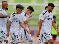 Futbol, Deportes Limache vs Colo Colo.
Fecha 1, Liga de Primera 2026.
El equipo de Colo Colo abandona la cancha tras el primer tiempo del partido de primera division contra Deportes Limache disputado en el estadio Elias Figueroa de Valparaiso, Chile.
31/01/2026
Andres Pina/Photosport
Football, Deportes Limache vs Colo Colo.
1st turn, 2026 First Division League.
Colo Colo’s team leave the field after the first half of the first division match against Deportes Limache at the Elias Figueroa stadium in Valparaiso, Chile.
31/01/2026
Andres Pina/Photosport