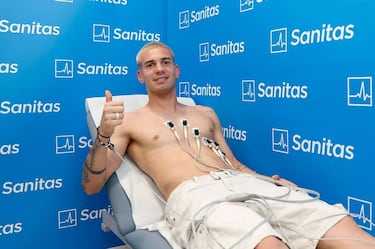 Franco Mastantuono durante el reconocimiento médico. 