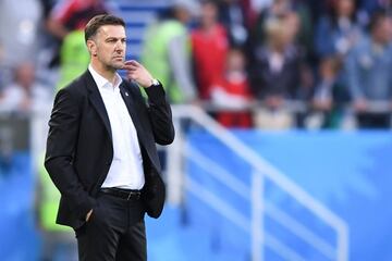 Mladen Krstajic entrenador de Serbia.