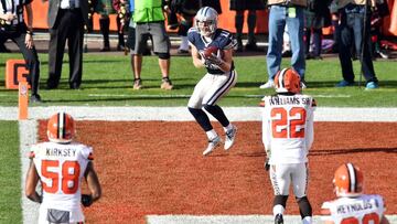 Nov 6, 2016; Cleveland, OH, USA; Dallas Cowboys wide receiver Cole Beasley (11) catches a touchdown during the second quarter against the Cleveland Browns at FirstEnergy Stadium. Mandatory Credit: Ken Blaze-USA TODAY Sports