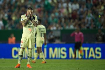 Desde su regreso al futbol mexicano, el chileno no ha encontrado el mismo nivel que tuvo en Pumas, pues aunque anotó goles con la camiseta de América, desapareció en los momentos clave, haciendo que la afición azulcrema le recriminara cada momento.