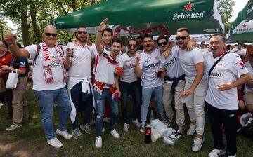 Un gran número de seguidores del equipo hispalense han viajado a la ciudad de Hungría para disfrutar de la final de la Europa League ante la Roma. 