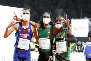 Miles de corredores despiden el año en Madrid en la 50 edición de la San Silvestre Vallecana.