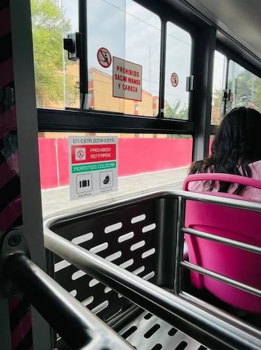 Qué hacer para viajar con mochilas en Metrobús CDMX: ya no podrás llevarla colgada
