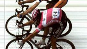 <b>POR UN SUSPIRO</b>. Pieter Weening ha ganado la etapa gracias a un espacio casi inapreciable. Klöden se ha quedado con la miel en los labios y se ha quedado de nuevo con la segunda posición.