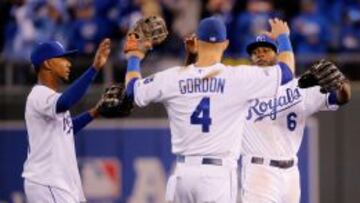 Los jugadores de Kansas celebran la victoria.