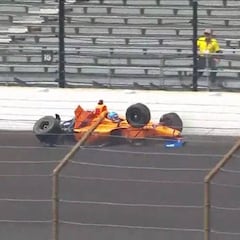 Fuerte accidente de Alonso en los entrenamientos de la Indy