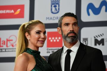 El exfutbolista español Fernando Sanz y su mujer Ingrid Asensio.