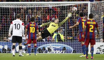 Tras eliminar al Real Madrid en semifinales el Barcelona se enfrentó en Wembley al Manchester United. En el minuto 70, con 2-1 en el marcador favorable al conjunto catalán, David Villa con un perfecto disparo con la derecha anotó el 3-1 definitivo y el Barcelona consiguió su cuarta Champions League, primera en el palmarés del asturiano.TERCER GOL VILLA 1-3
FOTO SERIE 04
PUBLICADA 29/05/11 NA MA06 4COL