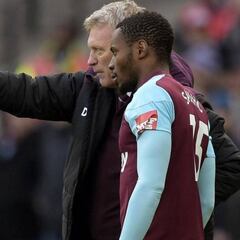 Ex compañero de Chicharito acusa al West Ham de racismo: "No quieren negros"