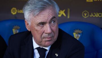 Carlo Ancelotti, entrenador del Real Madrid, se sienta en el banquillo visitante del Nuevo Mirandilla.