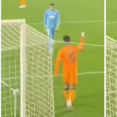 Bellingham throws water bottle at Valencia keeper in shocking act of disrespect