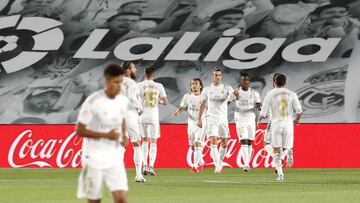Ramos, Valverde, Modric, Vale, Vinicius y Carvajal celebran el gol del brasileño en el Real Madrid-Mallorca.