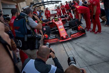 Mick Schumacher qued車 segundo en su debut con el Ferrari SF90 en los test de Bahr谷in, s車lo por detr芍s del piloto neerland谷s Max Verstappen.