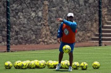 Fue el director técnico en el Apertura 2008 y se fue en el Clausura 2009. Perdió una final contra el Monterrey.