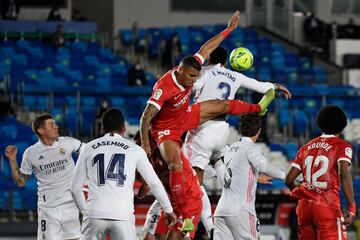 Mano de Militao por la que el árbitro pitó penalti.