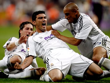 El talentoso atacante llegó al Real Madrid en un intercambio con el Arsenal. A Londres se marchaba Julio Baptista, y al Santiago Bernabéu aterrizaba José Antonio Reyes. Esa temporada juega 38 partidos, marca 7 goles y reparte 4 asistencias. Para el recuerdo queda su importancia para ganar LaLiga de aquel año. A falta de 4 jornadas, el Real Madrid se mantenía líder con el Barcelona siguiéndoles de cerca. El Espanyol está a un paso de hacer peligrar el liderato, pero Reyes salió desde el banquillo para anotar un gol y dar otra asistencia y ganar el partido por 4-3. En la última jornada ante el Mallorca sale también del banquillo para empatar el tanto inicial de Varela. Tras el 2-1 del Madrid, que provoca con un córner, marca el 3-1 definitivo para celebrar el título de Liga por todo lo alto. 