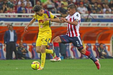 Oribe Peralta y Carlos Salcido se enfrentan en un duelo de experiencia.
