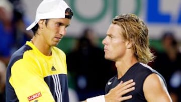 Gran revuelo causó en 2005, durante el Abierto de Australia, la pelea entre Juan Ignacio Chela y Lleyton Hewitt, donde el argentino escupió al local por sus constantes provocaciones y celebraciones en su cara. El trasandino fue multado por la ATP. 