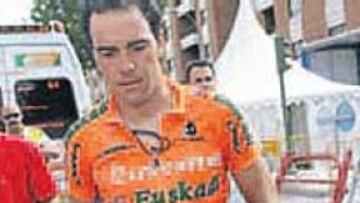 <b>RETIRADA. </b>Aitor no acabó la Vuelta a España 2005.