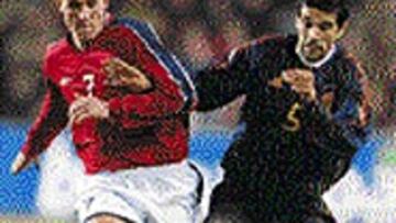 <b>VALERÓN</B>. El jeque del partido, con presencia, dominio y ley. Se dejó ver y tuvo valentía con el balón