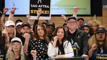 Los artistas representados por SAG-AFTRA se declaran en huelga después de que el sindicato no lograra acordar un nuevo contrato con la Alianza de Productores de Cine y Televisión.  Aquí los motivos.