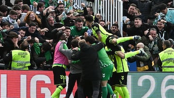 LEGANÉS (MADRID), 16/03/2025.- Los jugadores del Betis celebran un gol durante el partido de LaLiga Leganés-Betis este domingo en el estadio municipal Butarque en Leganés (Madrid). EFE/ Fernando Villar