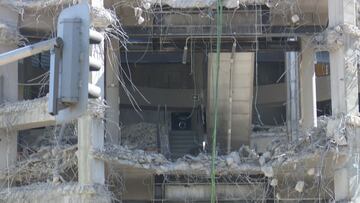 El aspecto detallado de la torre medio destruida del Bernabéu