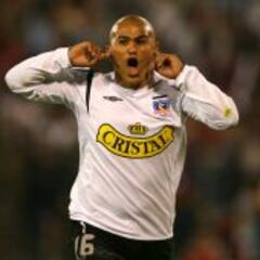 Suazo vuelve con el mejor registro goleador de la historia