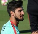 André Gomes también regresa antes por una contusión